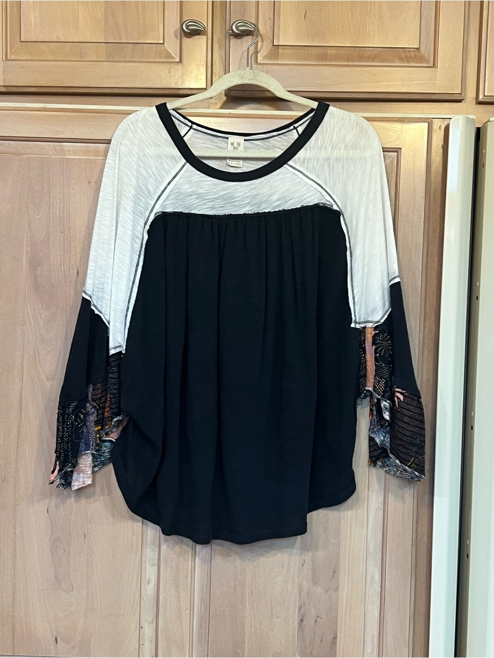 FREE PEOPLE  Boho Black and White Raglan Sleeve Top size L